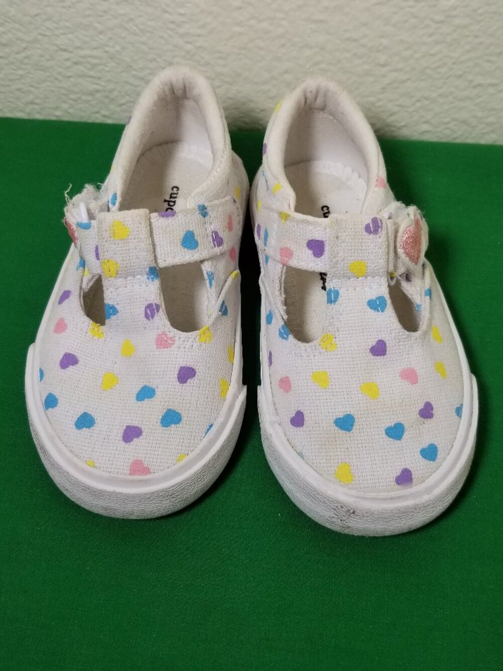 Cupcakes and Cashmere Toddler Sz 5 Hearts Sneakers Valentine Canvas Hook & Loop